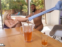 Grosser arsch, Grosser schwanz, Grosse titten, Blasen, Vollbusig, Besamung, Hd, Riesenschwanz