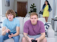 Grosser arsch, Grosser schwanz, Blasen, Braunhaarige, Freundin, Riesig, Natürlichen titten, Titten