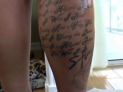 Dominacion femenina, Penetracion con dedos, Interracial, Esclavo, Strapon, Tatuaje