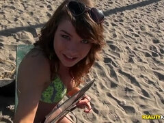 Amateur, Bikini, Sucer une bite, Brunette brune, Gorge profonde, Faciale, Mamelons bombés, Réalité