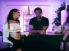 Arsch, Blasen, Frau frau mann, Freundin, Handjob, Jungendliche (18+), Flotter dreier, Titten