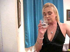 アメリカ人, ブロンド, フェラチオ, 中出し, Hd, 淫乱熟女, 乳首, ヤリマンの