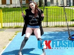 Grosse titten, Britisch, Flashen, Flexibel, Öffentlich, Rasiert, Solo, Titten