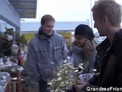 Rondelette, Femme couguar, Mamie, Mature, Maman, Orgie, Fête, Plan cul à trois