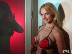 Gros seins, Bikini, Blonde, Masturbation, Mère que j'aimerais baiser, Allumeuse, Jouets, Mouillée
