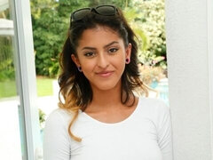 Chambre à dormir, Grosse bite, Sucer une bite, Brunette brune, En levrette, Seins naturels, Maigrichonne, Adolescente