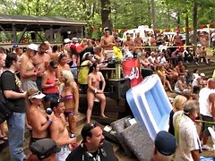 Любители, Голышом, На публике