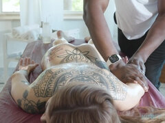 Arsch, Schwanz, Interrassisch, Lecken, Massage, Milf, Natürlichen titten, Muschi