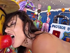 Leie, In den arsch, Tussi, Grosser schwanz, Grosse titten, Vollbusig, Pov, Öffentlich