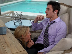 アメリカ人, 着衣女と全裸男, コンドーム, 顔射, 露出狂, 開帳, オフィス, 妻