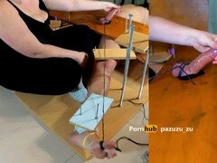 Bondage discipline sadomasochisme, Grote lul, Sperma shot, Dominatie, Voeten, Dominante vrouw, Handbeurt, Vastgebonden