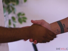 アジア人, フェラチオ, 茶髪の, 開帳, 異人種間, なめる, 淫乱熟女, オマンコ