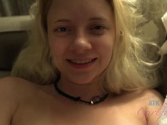 Amateur, Rubia, Mamada, Masturbacion con pies, Novia, Aceite, Pequeña, Tetas