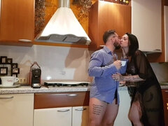 Cougar viene scopata prima di andare a lavoro - Ladymuffin and tommy a canaglia