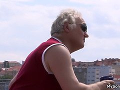 Sucer une bite, Tromperie, Tchèque, Petite amie, Hd, De plein air, Jupe, Adolescente
