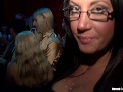 Arsch, Grosser arsch, Blasen, Spermaladung, Handjob, Milf, Orgie, Titten