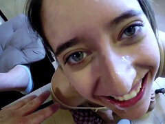18 ans, Amateur, Sucer une bite, Britannique, Homme nu et filles habillées, Faciale, Pov, Étudiant