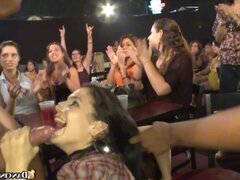 Blond, Pijpbeurt, Compilatie, Sperma in gezicht, Handbeurt, Rijpe lesbienne, Kantoor, Slet