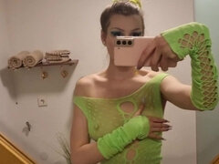 18, 女, ドイツ人, ハードコア, 放尿, シャワー, 奴隷, 一人