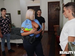 Cunnilingus, Amateur, Culo grande, Rubia, Lamidas, Fiesta, Policía, Coño