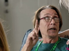 Blasen, Braunhaarige, Schwanz, Familie, Klaffend, Lecken, Muschi, Rasiert