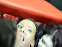 Viele männer bespritzen eine frau, Besamung, Spermaladung, Gruppensex, Flotter dreier