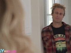 Blondine, Betrug, Milf, Natürlichen titten, Büro, Muschi, Tätowierung, Ehefrau