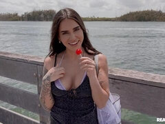 デカ尻, デカチン, デカパイ, フェラチオ, 茶髪の, 巨乳な, バック, アウトドア