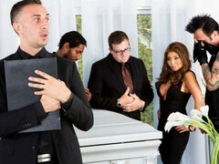 Aziatisch, Grote kont, Grote lul, Pijpbeurt, Bruinharig, Interraciaal, Moeder die ik wil neuken, Kantoor