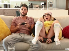 ブロンド, 彼氏, 衣服着たままセックス, ディルド, オマンコ, 剃毛, 靴下, おもらし