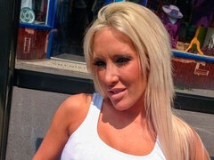 Arsch, Grosser arsch, Grosse titten, Blondine, Lingerie, Milf, Nackt, Im freien