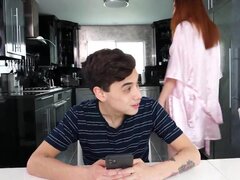 叔母, デカパイ, フェラチオ, イく瞬間, なめる, 赤毛, 息子, 義母