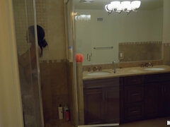 Salle de bains, Chambre à dormir, Gros seins, Brunette brune, Plantureuse, Pov, Réalité, Maigrichonne