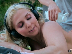 お尻, 浮気者, キッチン, 淫乱熟女, オイル, アウトドア, ピアス, プール