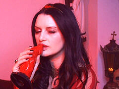 Braut, Braunhaarige, Wettbewerb, Masturbation, Solo, Tätowierung, Spielzeuge