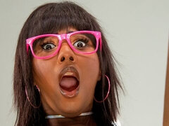 Gorda, Culo grande, Ébano, Penetracion con dedos, Gafas, Interracial, Masturbación, Latex