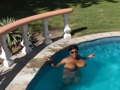 Tussi, Wohlbeleibte schöne frauen, Schwarz, Latina, Natürlichen titten, Pool, Pov, Solo