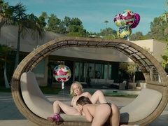 69, Blonde, Brunette brune, Fille latino, Lesbienne, Fête, Petite femme, Nénés