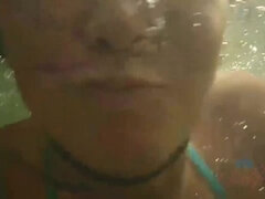 Grote mammen, Bruinharig, Hd, Ondergoed, Geschoren, Tatoeage, Onder de rok, Bekijker