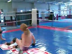 Braunhaarige, Verein, Fingern, Hardcore, Lesbisch, Piercing, Öffentlich, Titten