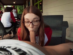 18 ans, Lunettes, De plein air, Petite femme, Pov, Public, Rousse roux, Pute