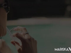 Минет, Брюнетки, Семяизвержение, Каблуки, Бассейн, Наездница, Тату, Сиськи