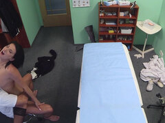 フェラチオ, 捕まる, 医者, バック, なめる, 淫乱熟女, オフィス, ユニフォーム