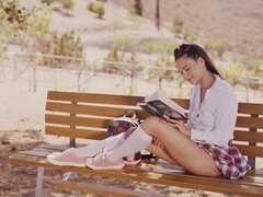 18 летние, Красотки, Брюнетки, Пальцем, Хд, На природе, Молоденькие, Игрушки