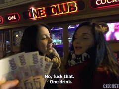 Leie, Grosser schwanz, Grosse titten, Tschechisch, Aufs gesicht abspritzen, Party, Pov, Öffentlich