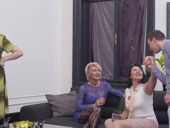 Anal, En gros plan de très près, Mamie, Groupe, Hard, Mère que j'aimerais baiser, Orgie, Chatte