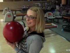 Cunnilingus, Culo, Rubia, Corridas, Gafas, Coño, Realidad, Tetas colgantes