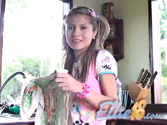 18 años, Amateur, Rubia, Cocina, Pequeña, Flaco, Bajo la falda, Camara web