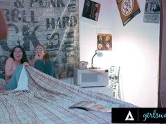 18 años, Hd, Lesbiana, Madres para coger, Coño, Adolescente, Trio, Tetas