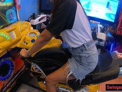 Cul, Grosse bite, Branlette thaïlandaise, Interracial, Masturbation, Mère que j'aimerais baiser, Pov, Public